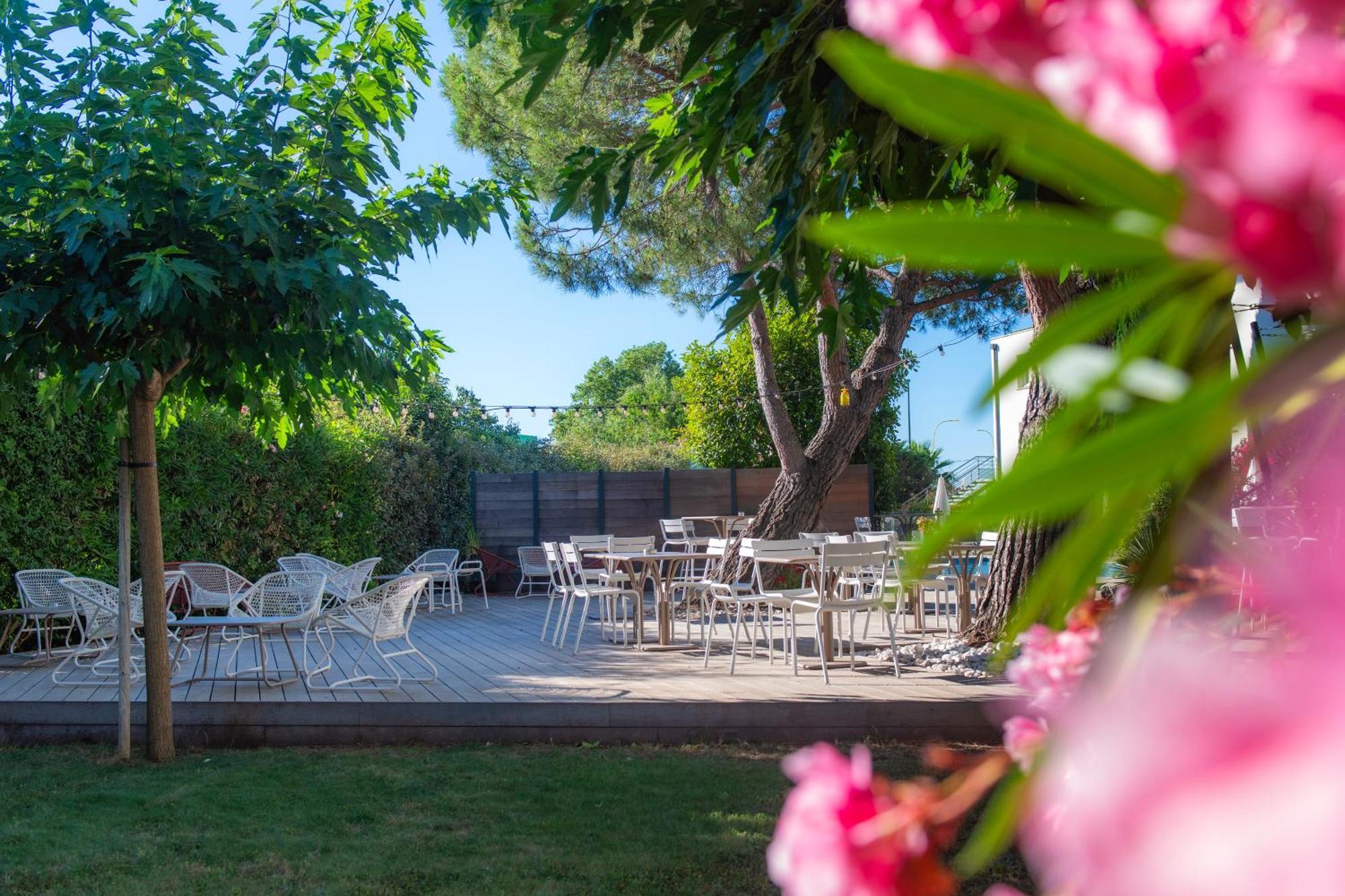 Kyriad Montpellier Est - Lunel Lunel  Bagian luar foto
